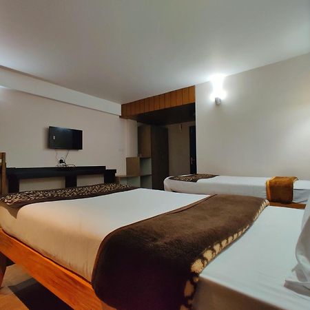 Hotel Vajra Тауанг Екстериор снимка