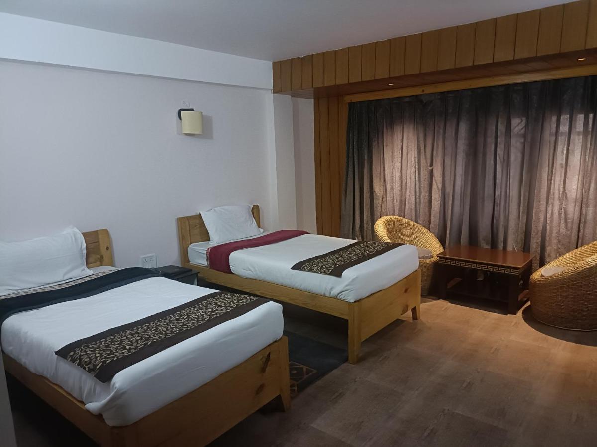 Hotel Vajra Тауанг Екстериор снимка