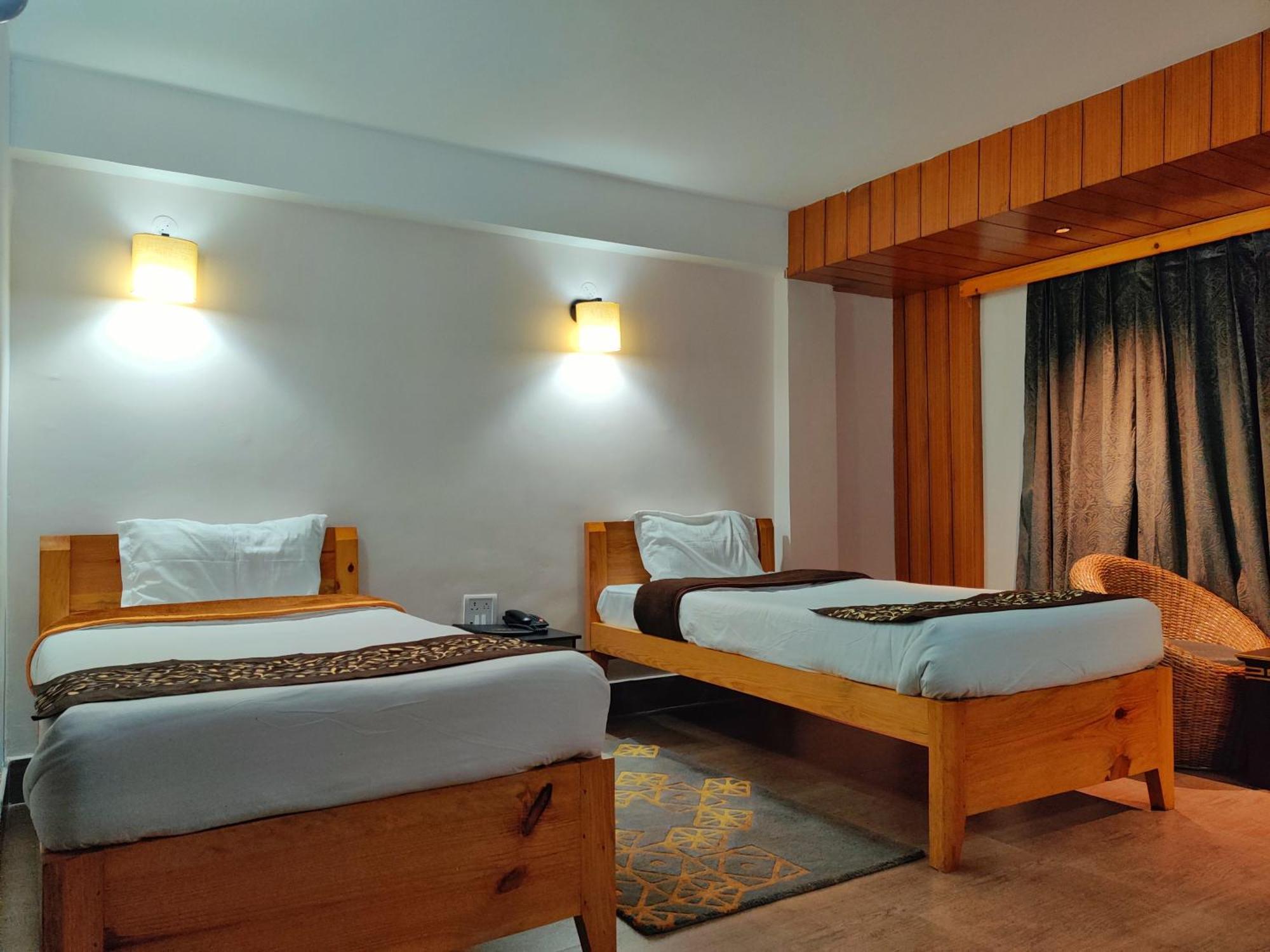 Hotel Vajra Тауанг Екстериор снимка
