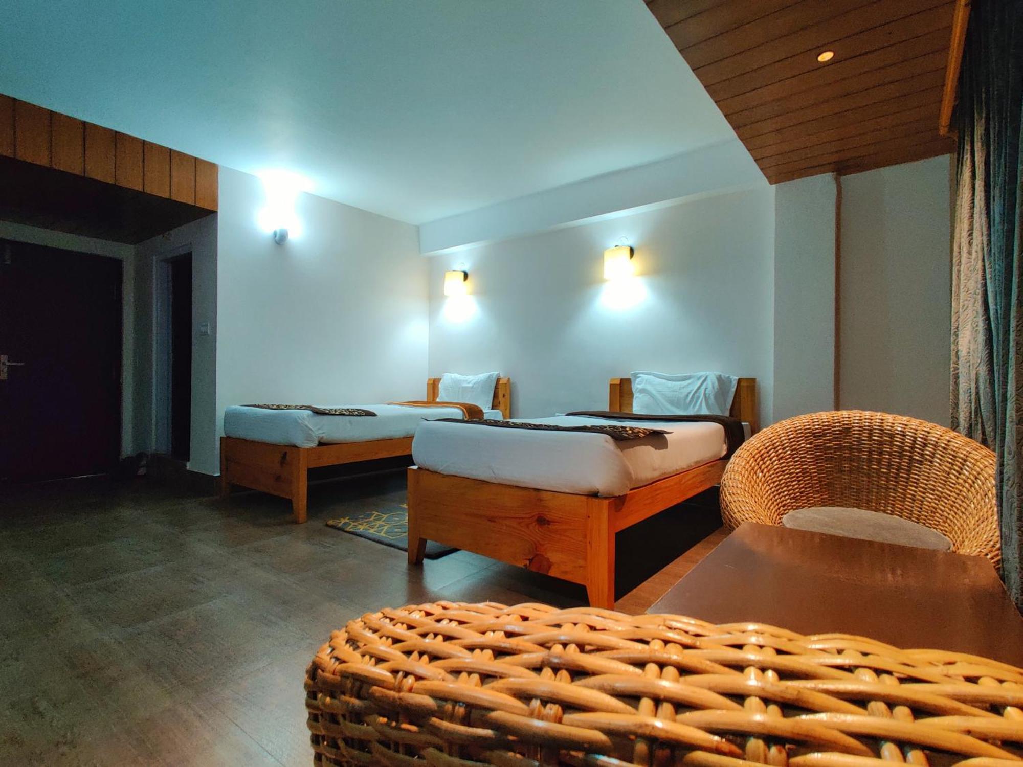 Hotel Vajra Тауанг Екстериор снимка