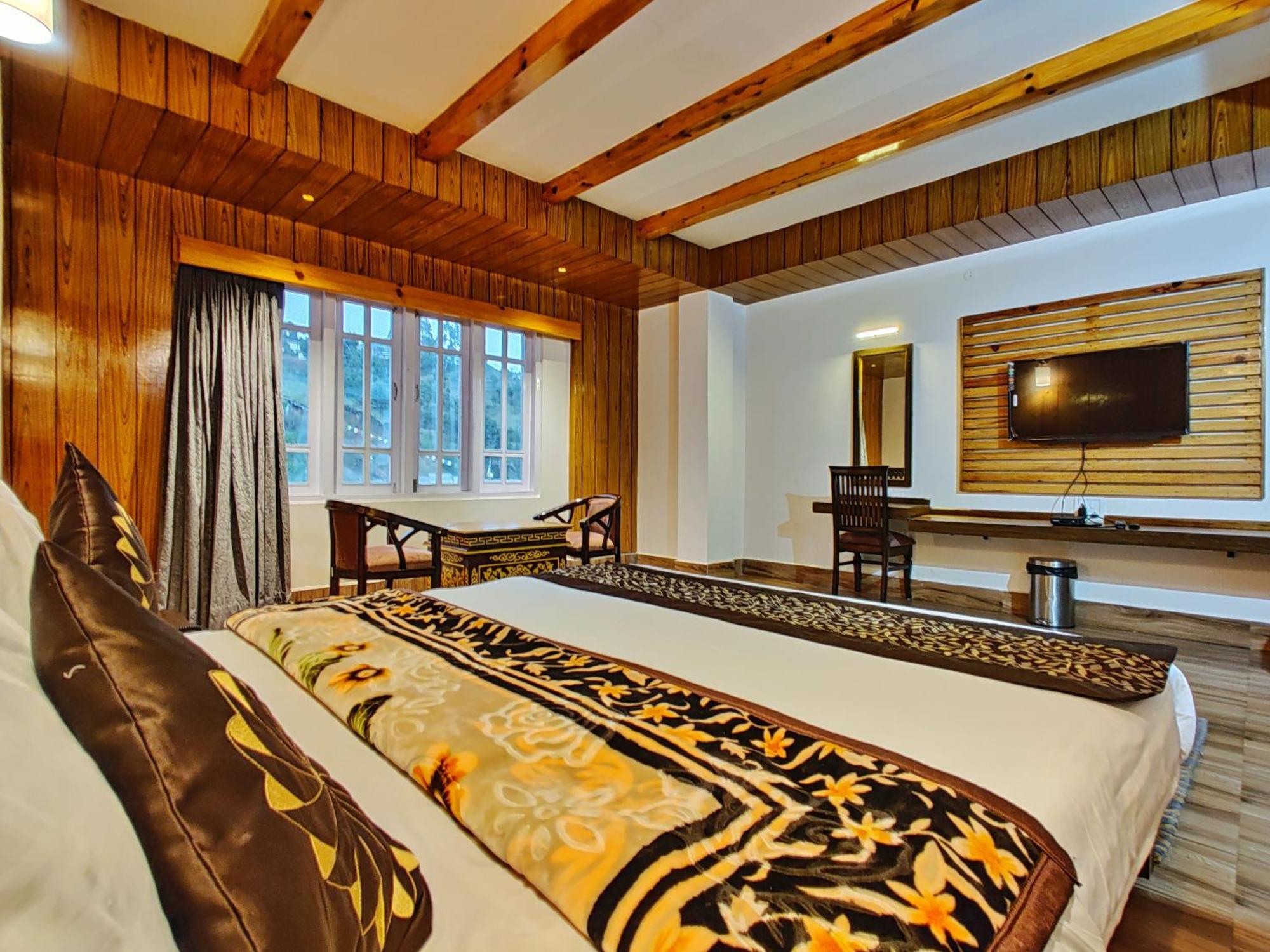 Hotel Vajra Тауанг Екстериор снимка