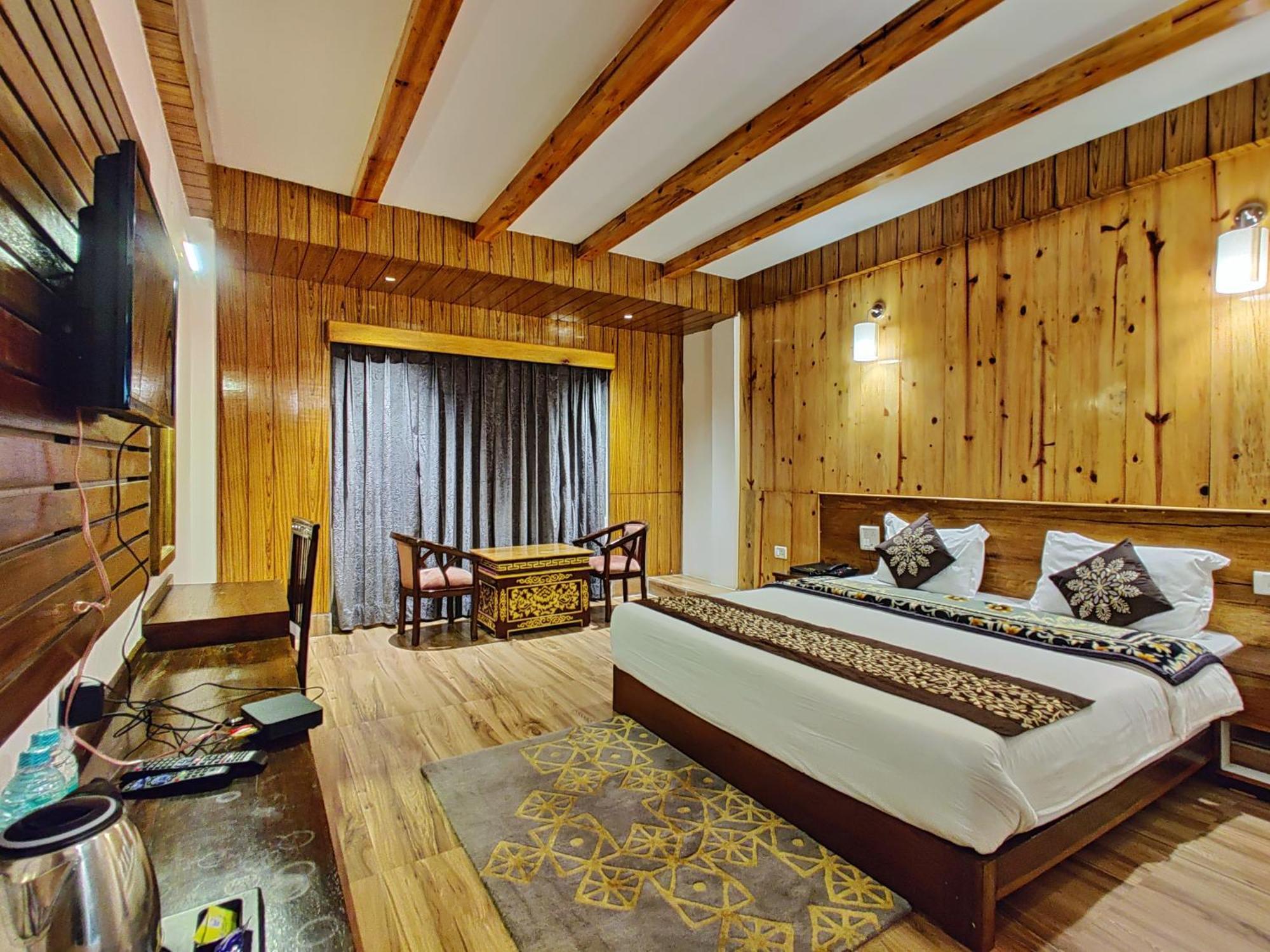 Hotel Vajra Тауанг Екстериор снимка