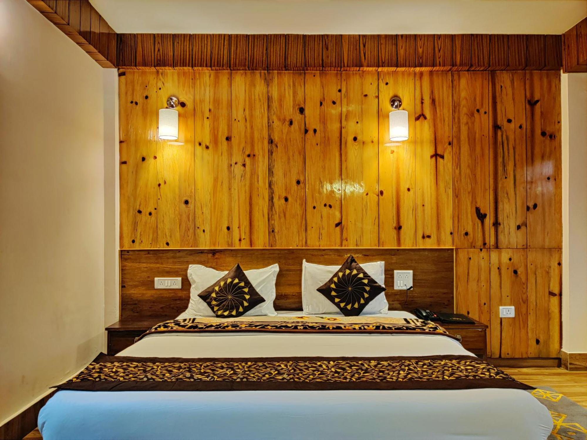 Hotel Vajra Тауанг Екстериор снимка